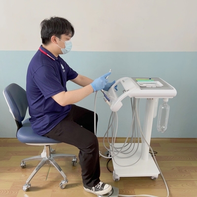 Tastiere di operazione dentale portatile con aspiratore di ejetto di saliva Custom Accept Mobile Dental Delivery Unit